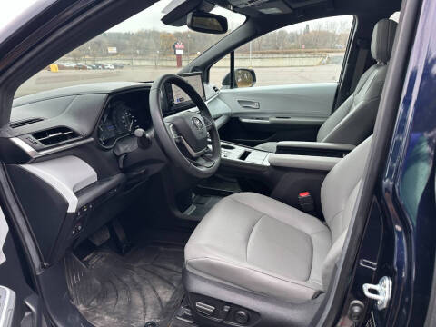2025 Toyota Sienna XLE 7-Passenger