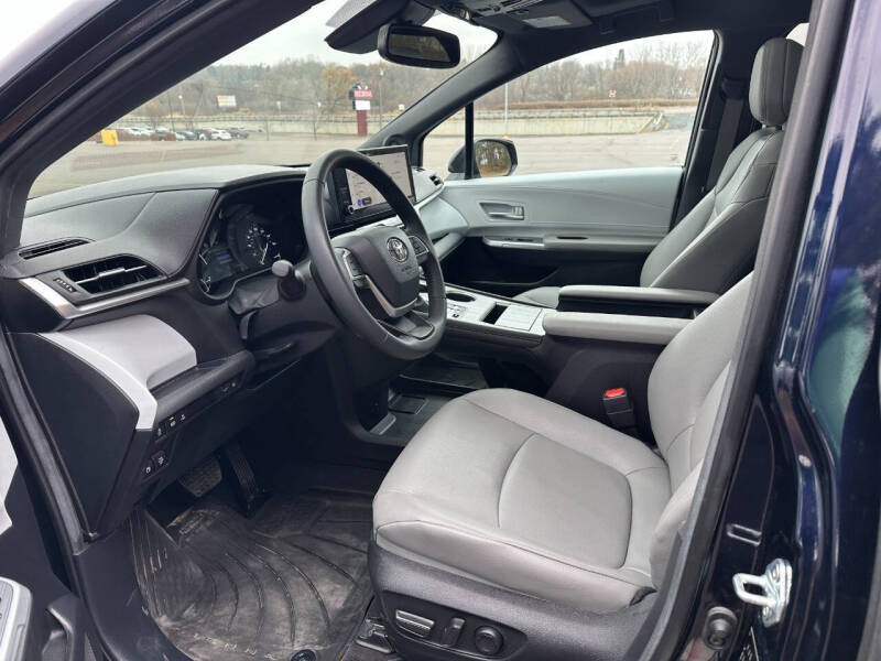 2025 Toyota Sienna XLE 7-Passenger