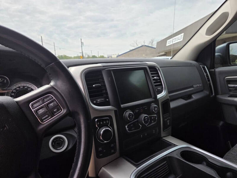 2016 RAM 1500 SLT