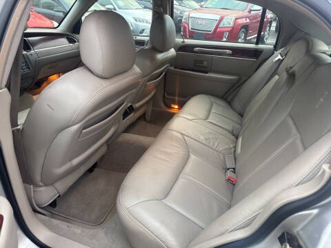 2005 Lincoln Town Car Signature Limited