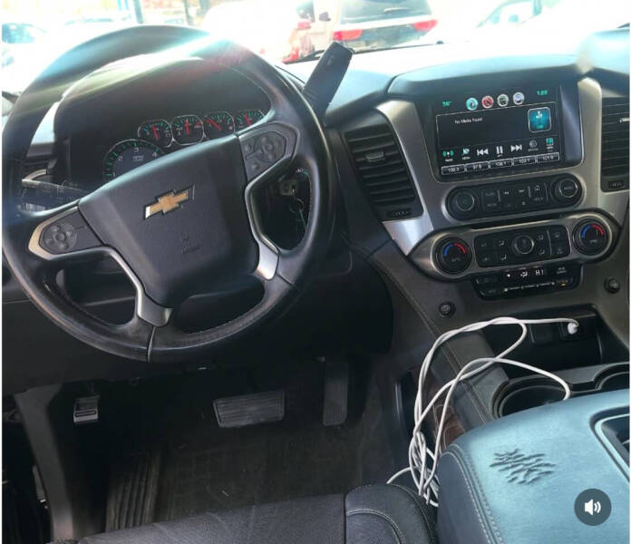 Image 4 of 2017 Chevrolet Suburban LS