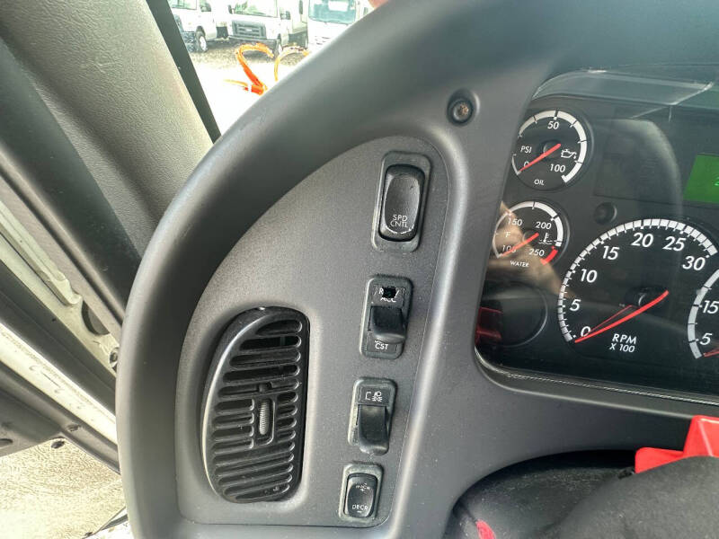 2016 Freightliner M2 106