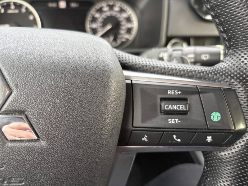 2023 Mitsubishi Outlander SE