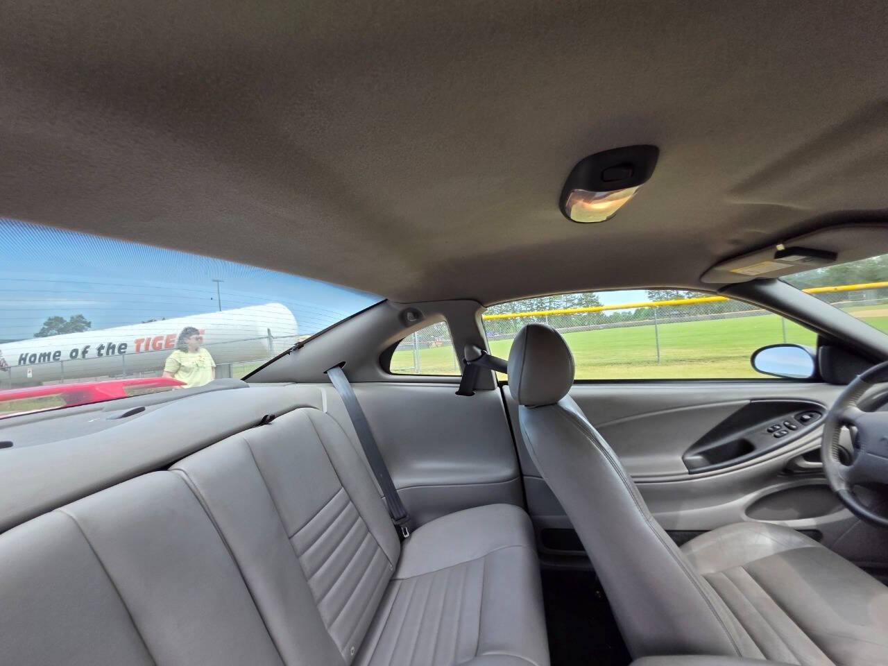 2004 Ford Mustang 183