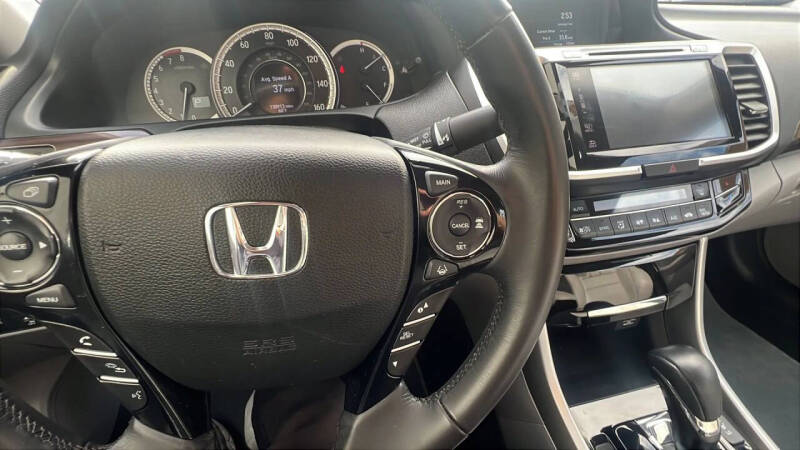 2017 Honda Accord EX-L w/Navi w/Honda Sensing