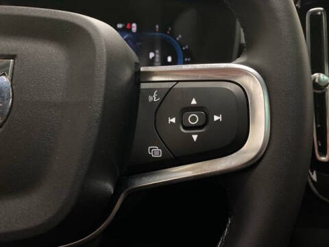 2025 Volvo XC40 B5 Plus Bright Theme