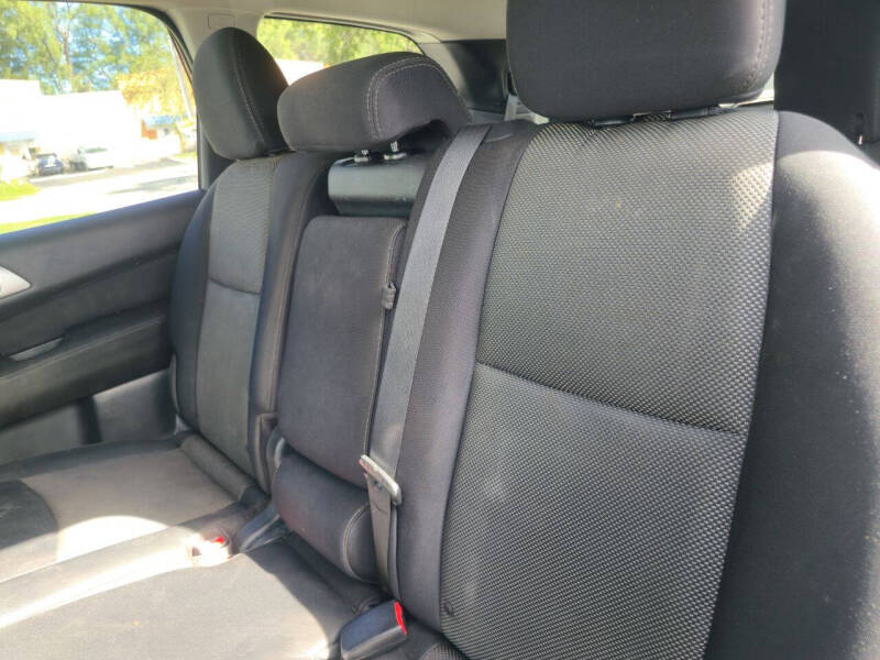 2017 Nissan Pathfinder SV