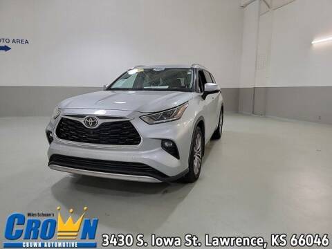 2021 Toyota Highlander for sale at Crown Automotive of Lawrence Kansas in Lawrence KS
