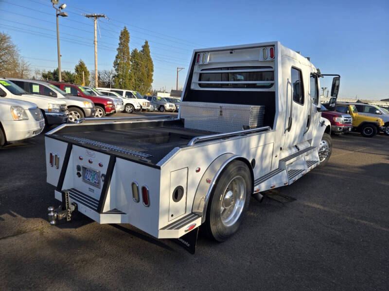 2005 Freightliner M2 106
