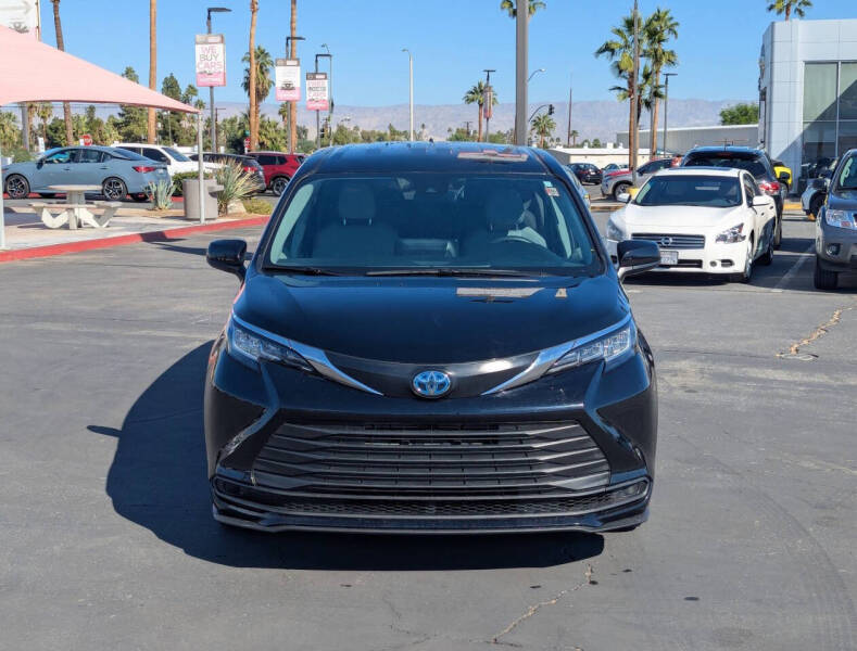 2023 Toyota Sienna LE 8-Passenger