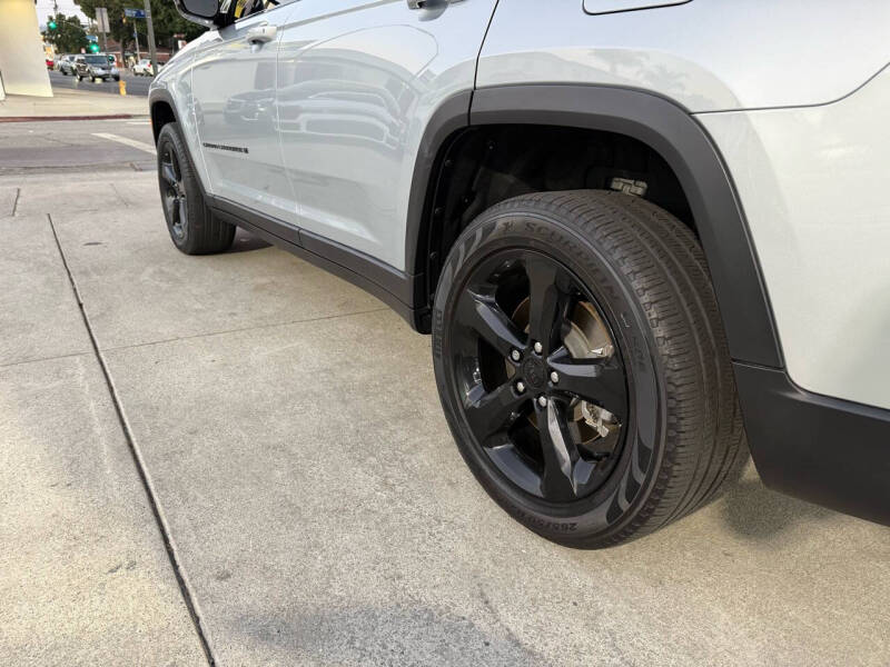 2023 Jeep Grand Cherokee L Limited photo 7