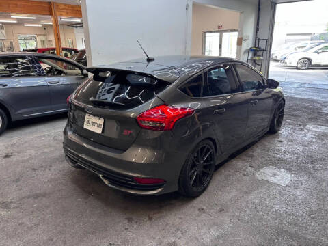 2017 Ford Focus ST