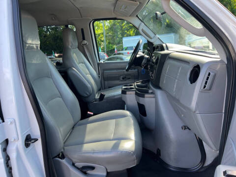 2009 Ford E-Series E-350 SD XLT