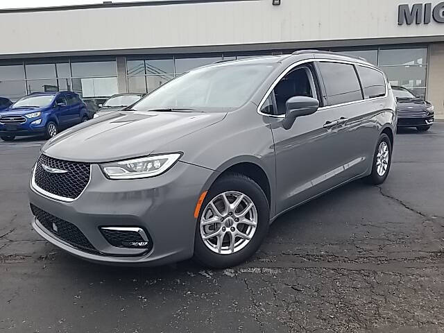 Used 2022 Chrysler Pacifica Touring L with VIN 2C4RC1BG2NR176432 for sale in Bellefontaine, OH