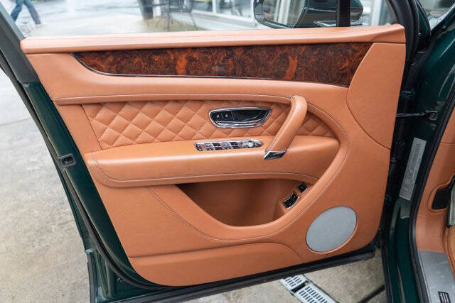 2017 Bentley Bentayga 11