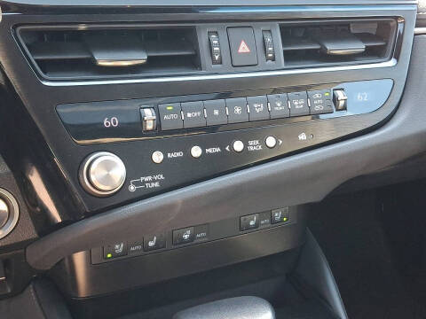 2023 Lexus ES 250