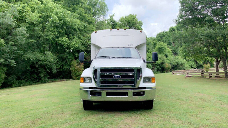 2011 Ford F-650 null photo 2