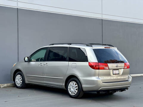 2004 Toyota Sienna CE 7 Passenger