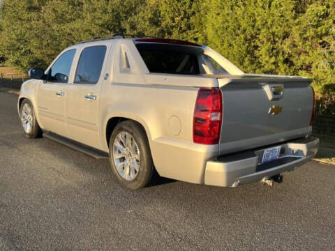 2013 Chevrolet Avalanche for sale at Private Sales in Walpole MA