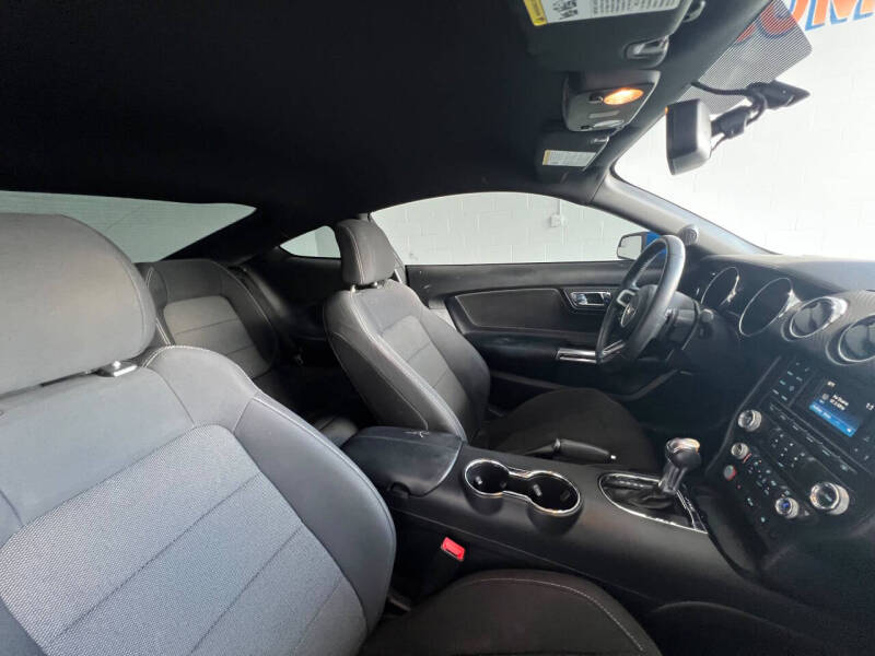2017 Ford Mustang V6