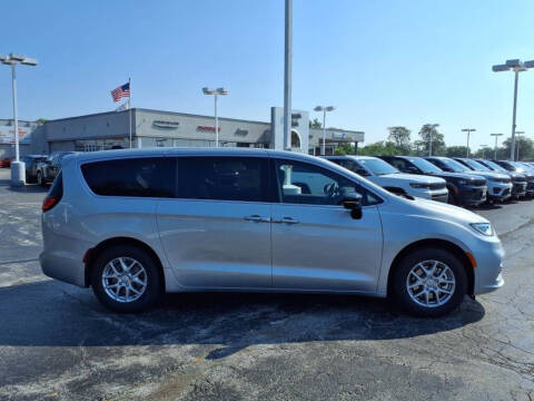 2026 Chrysler Pacifica Select