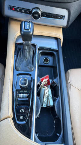 2016 Volvo XC90 T6 Momentum