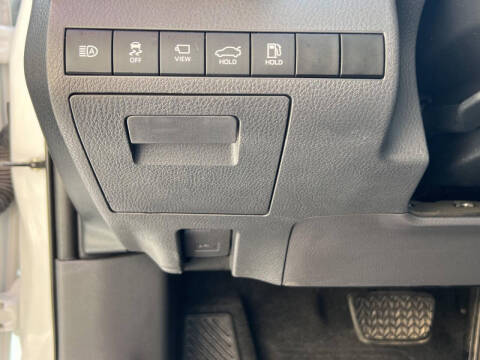 2019 Toyota Camry Hybrid XLE