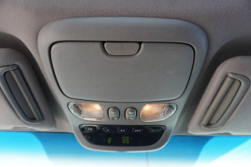 2005 Toyota Sequoia SR5