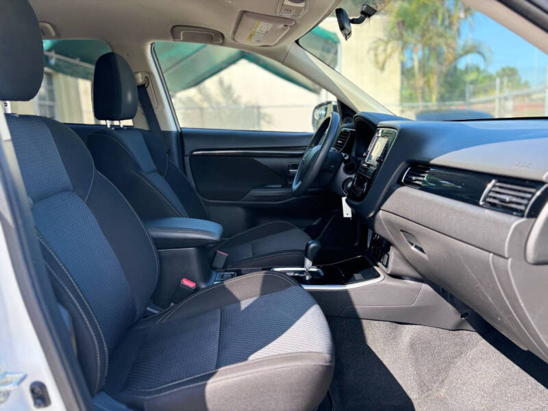 2019 Mitsubishi Outlander ES