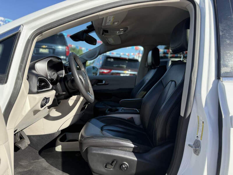 2022 Chrysler Pacifica Touring L