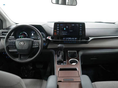 2024 Toyota Sienna LE 8-Passenger