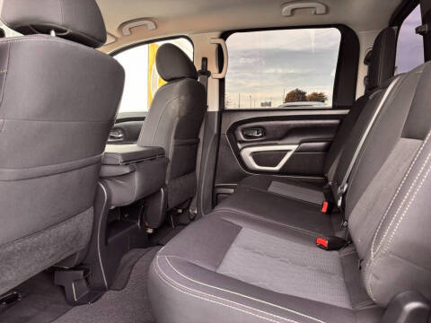 2017 Nissan Titan SV