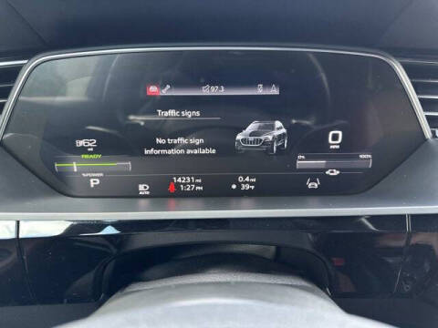 2022 Audi e-tron quattro Premium Plus