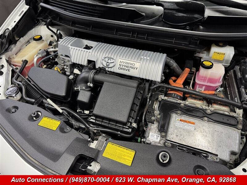 2014 Toyota Prius v Three