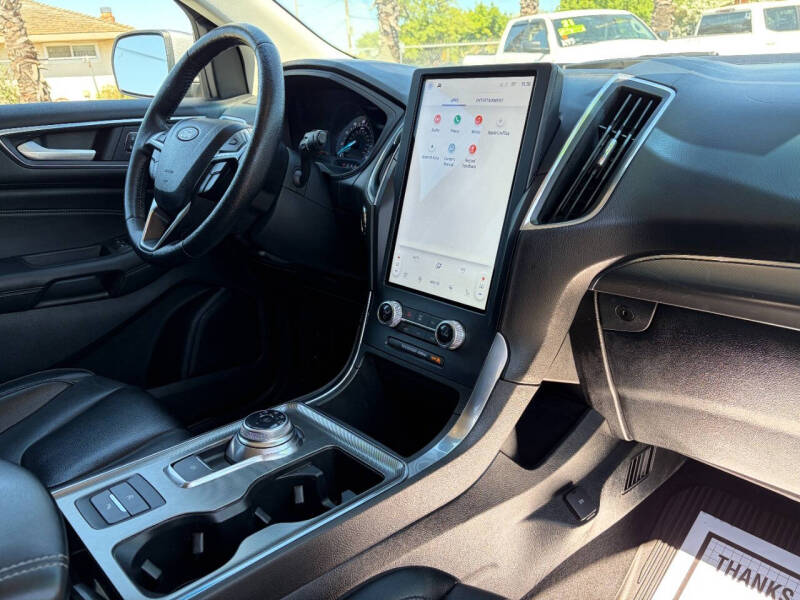 2022 Ford Edge Titanium