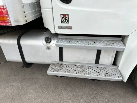 2011 Freightliner M2 106