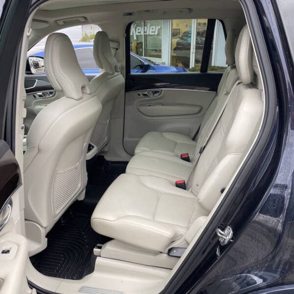 2019 Volvo XC90 T6 Momentum