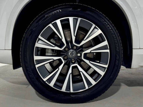 2020 Volvo XC90 T6 Momentum 6-Passenger