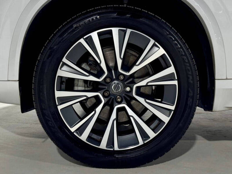 2020 Volvo XC90 T6 Momentum 6-Passenger