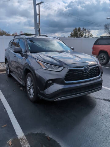 2023 Toyota Highlander Hybrid Platinum
