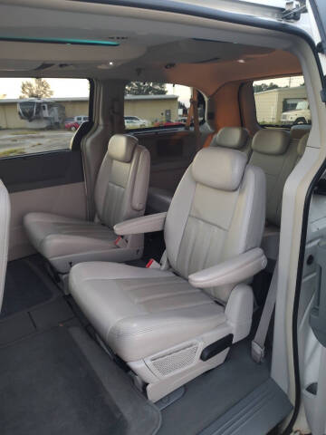 2009 Chrysler Town and Country Touring