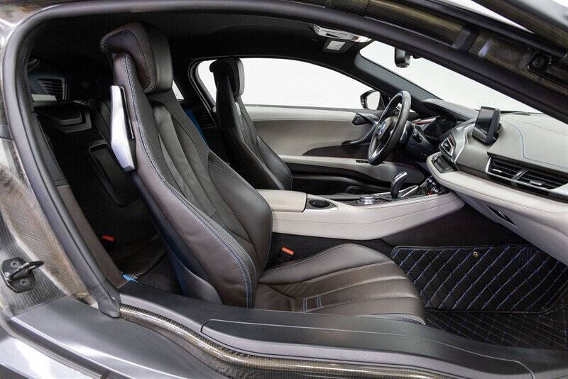 2016 BMW i8