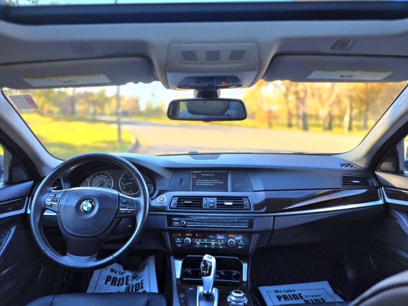 2011 BMW 5 Series 528i photo 17