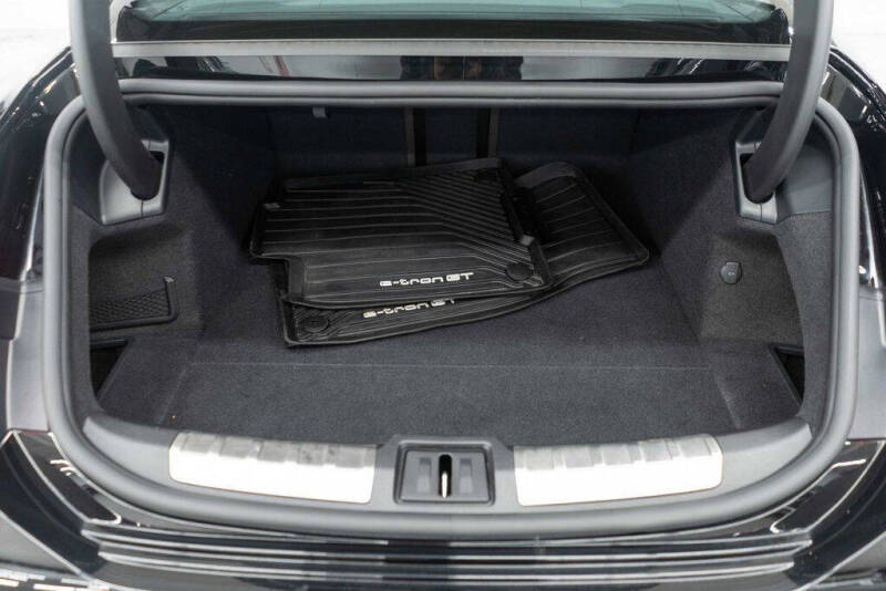 2023 Audi e-tron GT quattro Premium Plus