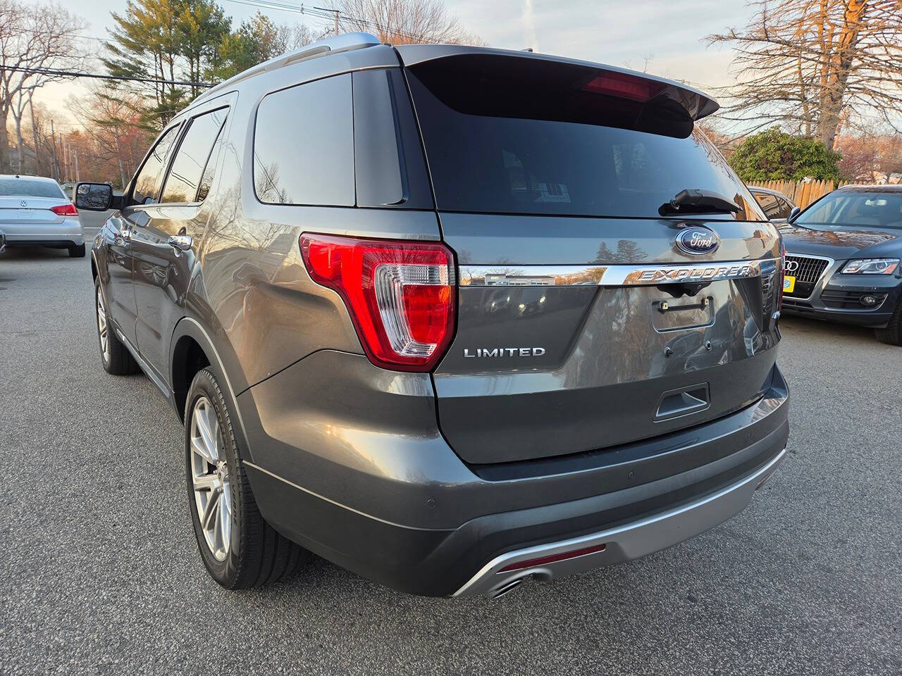 View vehicle photo 3