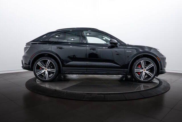 2025 Porsche Macan 4S Electric