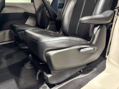 2024 Chrysler Pacifica Plug-In Hybrid Select