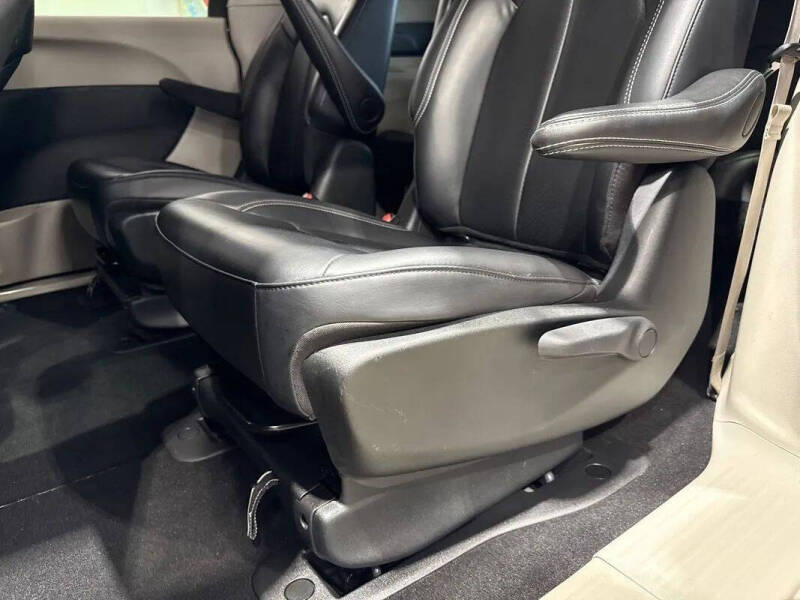 2024 Chrysler Pacifica Plug-In Hybrid Select