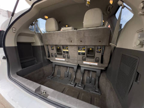 2015 Toyota Sienna L 7-Passenger