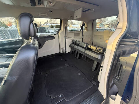 2013 Chrysler Town and Country Touring-L